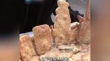 河南小伙卖潮玩烧饼10分钟被抢光