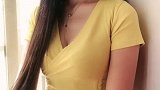 美女长得真漂亮，笑起来显得十分性感迷人