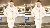 少年初长成！吴磊一身白衣亮相机场，留寸头发型气质超A