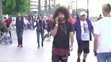 国外街头恶搞怀疑人生，刚和你擦肩而过的人反复和你擦身而过