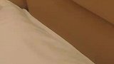 女子徒手抓放屁虫被咬，下秒就在医院处理伤口