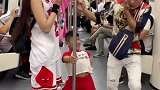 这小子在干嘛呢