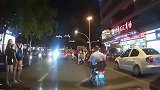 实拍：小姐姐好有爱，不过过马路，还是走人行道好一些！