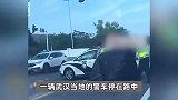 武汉一辆“萝卜快跑”撞死外卖员？知情人：它刚好经过现场被拍到了