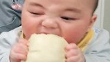 让你们见识一下，什么叫做用“生命”吃馒头，看完不许笑！