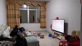 农村媳妇，带着老公回娘家蹭饭，妈妈做美味辣鸡火锅，娘家近真好