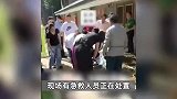 老人被高空坠落的火钳砸中身亡，警方称物主已找到，街道办：疑意外掉落