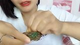 吃货吃香辣小鲍鱼，鲜香美味好吃又补！