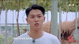 小情侣在葡萄园采摘葡萄，眼前一幕，不得不佩服男生！