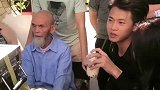 许华升和酒神爷爷拍戏，这个肥妞抢镜！看来新电影还不错