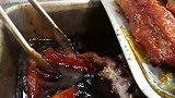 香港街头美食，几十年老店的招牌蜜汁叉烧和烧鹅，买些回去尝尝！