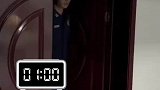 原来消防员晚上交接晚班也害怕