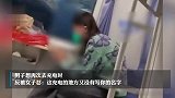 男子火车上好心让女子充电被霸占遭怼，网友：现实版农夫与蛇