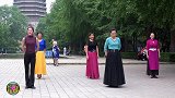 玲珑广场舞《火红的萨日朗》，小红和小徐领舞，一对姐妹花