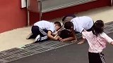 小朋友还是这样无忧无虑