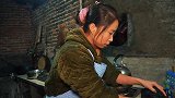 喝完喜酒回来，桃子姐给女儿做一盘卤味爪爪，软烂入味，美滋滋