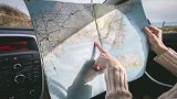 朋友圈“精装修”产业链：60元就能环游世界