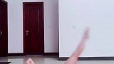 用吸盘卷腹器来健身练习，手臂力量也增强了
