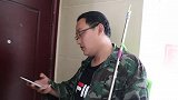搞笑剧：丈夫提前回家，妻子急忙把门口花搬进家里，原来是暗号
