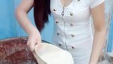 姑娘在这里干的工作让我心很疼，如果我是老板，她一定是秘书！