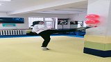 跆拳道黑带姑娘，腿脚厉害