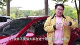 开车等红灯时你会做些什么？老司机是如何去做的，你做对了吗？