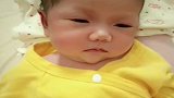 宝宝回家瞅了瞅周围，竟做出这表情，太逗了！
