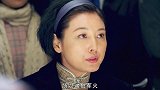 美女不顾劝阻强行出去，谁知出门没跑多远，当场被黑社会劫走