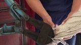 119再助110！嫌犯手铐失灵 这次警车直接开进消防队