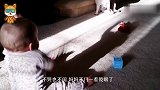 宝宝独自待在房间2小时，感觉十分安静，妈妈开门一看傻眼了