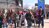 直击大都会体育场 形形色色的摔迷们