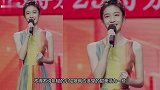 23岁张雪迎穿彩虹长裙美成焦点，撞衫大17岁容祖儿，赢在年轻