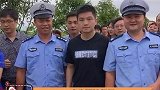 站在警察中间合影的樊振东一脸正气 比警察还像警察！樊振东 娱乐评论大赏