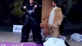 薛之谦裤子被杨超越发现怎么总是自然滑落