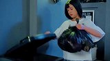 本来想给你个惊喜，没想到被你和闺蜜揍了一顿！