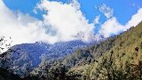 冬季漂亮的峡谷雪景。