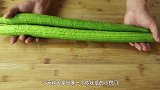今天才知道，炒丝瓜不能先放油，多做这一步，丝瓜不出水不发黑
