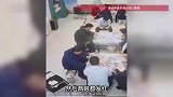 山东一超市突发火灾，23万元现金被火烧水泡，银行工作人员连熬两天徒手拼残币