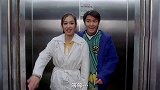 搞笑喜剧：女友挤满了电梯你会怎么做
