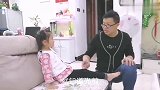 小棉袄刚凶完爸爸，转眼就躺在爸爸背上得瑟,妈妈：变脸真快