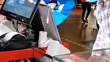 老外点餐，外卖小哥出“口”相助！不会点外语，还真送不了外卖……