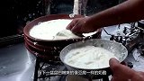 大叔街头卖冬季饮品，2块1杯，印度朋友一天不吃就嘴馋！