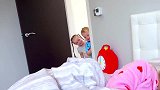 小可爱们早上起床后给妈妈做营养早餐，小家伙们真是贴心呢