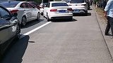 大型堵车现场，至于什么时候才能通行，现在还是未知数！