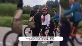 郭晶晶霍启刚带俩女儿游丽江，双方母亲罕见同框，朱玲玲风韵犹存