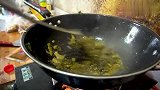 小哥哥去老丈人家蹭饭，准备一桌子菜来招待，大蒜吃过瘾！