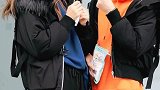 我喂你吃糖你不要难过了