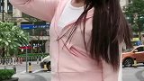 紧身裤增添了淡淡的潮流气息,穿出美女小姐姐青春魅力