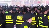 实拍辽宁球迷赛后唱“小乌龟”送别国安球迷