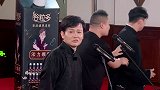 岳云鹏真的不讲究，临走还踢了孟鹤堂一脚，这是当师兄的样吗？